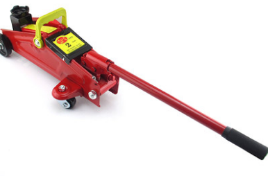 在頂升大噸位車輛方面，臥式千斤頂更省力